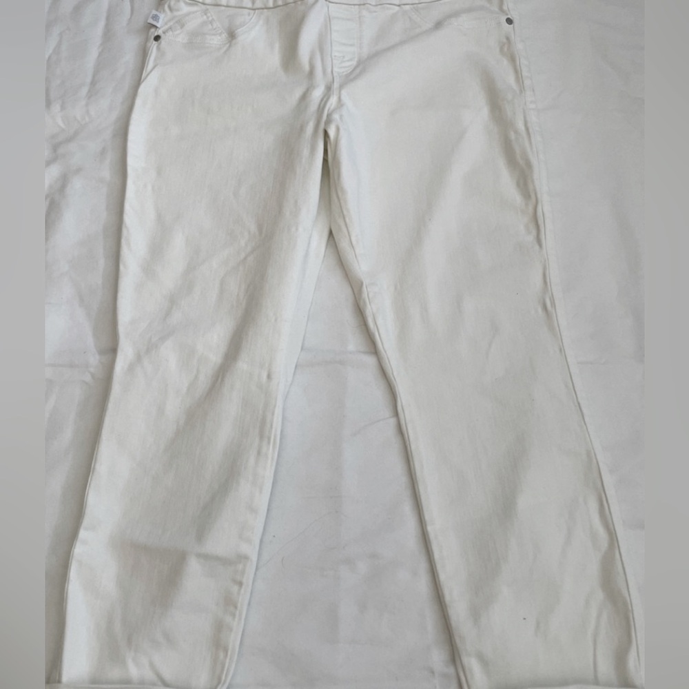 ROCK & REPUBLIC White Ankle Jeans